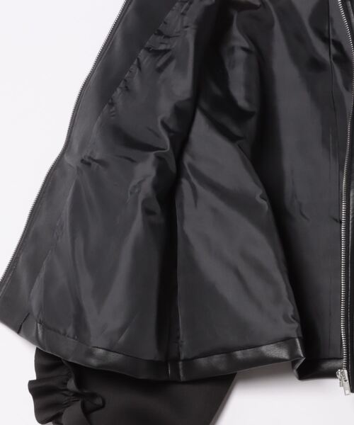 Settimissimo（セッティミッシモ）の「レザータッチ ダンボールニット フリルスリーブ ブルゾン（ブルゾン・レディース・アイボリー/ブラック・FREE）」の4枚目の写真