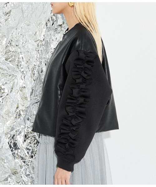 Settimissimo（セッティミッシモ）の「レザータッチ ダンボールニット フリルスリーブ ブルゾン（ブルゾン・レディース・アイボリー/ブラック・FREE）」の18枚目の写真