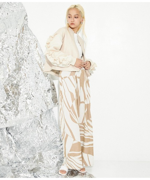 Settimissimo（セッティミッシモ）の「レザータッチ ダンボールニット フリルスリーブ ブルゾン（ブルゾン・レディース・アイボリー/ブラック・FREE）」の9枚目の写真