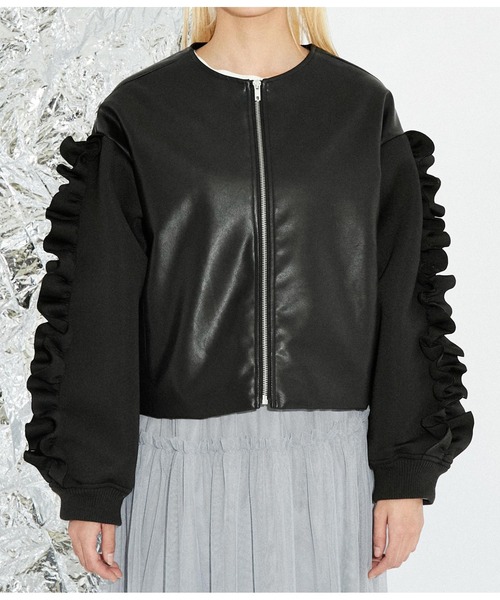 Settimissimo（セッティミッシモ）の「レザータッチ ダンボールニット フリルスリーブ ブルゾン（ブルゾン・レディース・アイボリー/ブラック・FREE）」の17枚目の写真