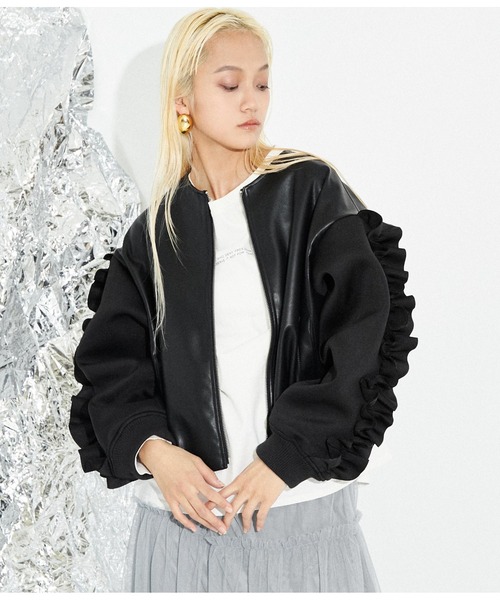 Settimissimo（セッティミッシモ）の「レザータッチ ダンボールニット フリルスリーブ ブルゾン（ブルゾン・レディース・アイボリー/ブラック・FREE）」の11枚目の写真