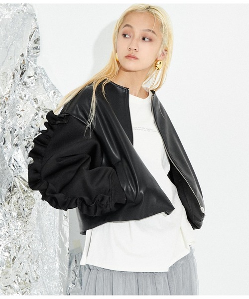 Settimissimo（セッティミッシモ）の「レザータッチ ダンボールニット フリルスリーブ ブルゾン（ブルゾン・レディース・アイボリー/ブラック・FREE）」の12枚目の写真