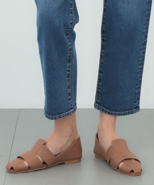 saloon（サルーン）の「SALOON(サルーン)/　グルカ　サンダル（サンダル・レディース・オフホワイト/ブラック/ベージュ・MEDIUM/LARGE/SMALL）」の3枚目の写真