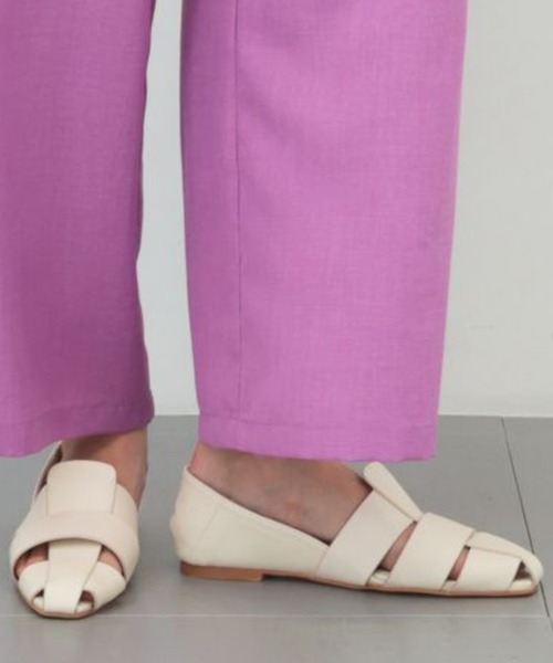 saloon（サルーン）の「SALOON(サルーン)/　グルカ　サンダル（サンダル・レディース・オフホワイト/ブラック/ベージュ・MEDIUM/LARGE/SMALL）」の2枚目の写真