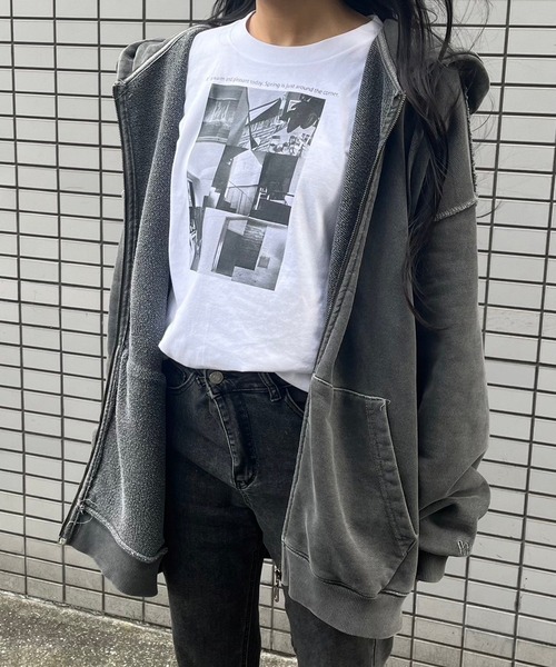 cuorequal(クオレコール)の「モノクロフォトプリントロンT(Tシャツ/カットソー・レディース・ホワイト・M/L/MEDIUM/LARGE/X-LARGE/SMALL)」の1枚目の写真