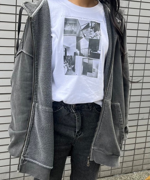 cuorequal(クオレコール)の「モノクロフォトプリントロンT(Tシャツ/カットソー・レディース・ホワイト・M/L/MEDIUM/LARGE/X-LARGE/SMALL)」の3枚目の写真