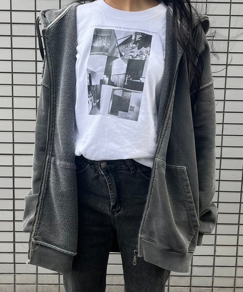 cuorequal(クオレコール)の「モノクロフォトプリントロンT(Tシャツ/カットソー・レディース・ホワイト・M/L/MEDIUM/LARGE/X-LARGE/SMALL)」の4枚目の写真