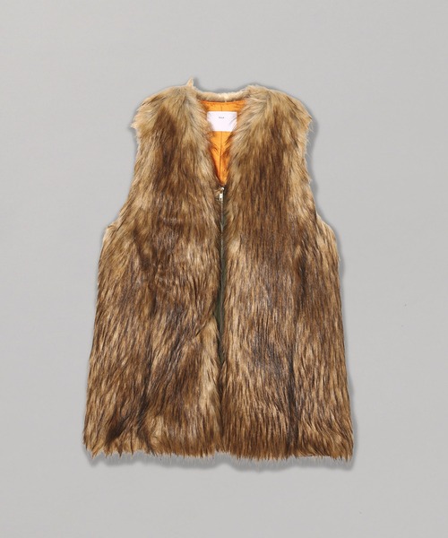 TOGA PULLA（トーガ　プルラ）の「TOGA PULLA Fur long vest TP32-FE226（その他アウター・レディース・ブラウン/ブラック・36）」の2枚目の写真