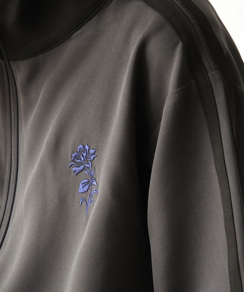 NILWAY（ニルウェイ）の「花刺繍配色ライン半袖 トラックジャケット（ジャージ・メンズ・ネイビー/ライトグレー/アイボリー/ライトブルー/チャコールグレー・MEDIUM/LARGE）」の21枚目の写真