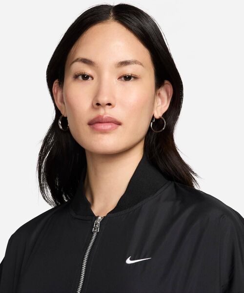 NIKE（ナイキ）の「ナイキ スポーツウェア エッセンシャル ウィメンズ オーバーサイズド ボンバー ジャケット / Nike Sportswear Essential Women's Oversized Bomber Jacket＜XS-2XL 展開＞（MA-1・レディース・ブラック・2XL/L/M/S/XL/XS）」の5枚目の写真