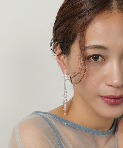 Kana(カナ)の「メタル パール コンビ ライン ボリューム ピアス 結婚式 パーティー(ピアス(両耳用)・レディース・シルバー/ゴールド・フリー)」の5枚目の写真