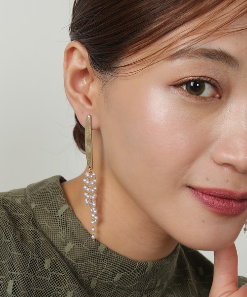 Kana(カナ)の「メタル パール コンビ ライン ボリューム ピアス 結婚式 パーティー(ピアス(両耳用)・レディース・シルバー/ゴールド・フリー)」の6枚目の写真