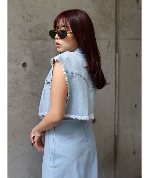 EVRIS(エヴリス)の「フリンジデザインデニムショートベスト(デニムジャケット・レディース・インディゴブルー/ライトブルー・FREE)」の7枚目の写真