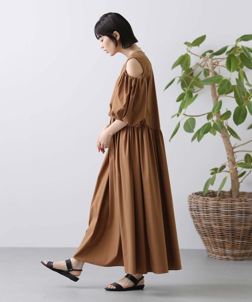 anana（アナナ）の「ショルダースリットパフスリーブワンピース（ワンピース・レディース・ダークネイビー/キャメル・FREE）」の10枚目の写真