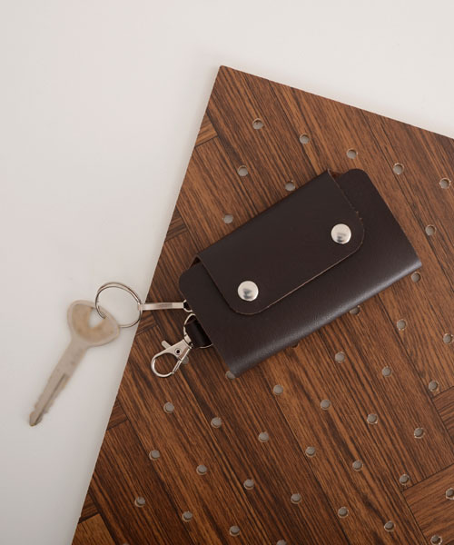 TONE SELECT GOODS（トーンセレクトグッズ）の「【float】コンパクト シンプル ワンカラー キーケース【9色展開】（キーケース/キーアクセサリー・レディース・マスタード/レッド/ピンク/ライトグリーン/ダークブラウン/ライトピンク/ライトブルー/ブラック/オレンジ・FREE）」の2枚目の写真