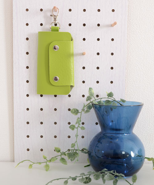 TONE SELECT GOODS（トーンセレクトグッズ）の「【float】コンパクト シンプル ワンカラー キーケース【9色展開】（キーケース/キーアクセサリー・レディース・マスタード/レッド/ピンク/ライトグリーン/ダークブラウン/ライトピンク/ライトブルー/ブラック/オレンジ・FREE）」の3枚目の写真