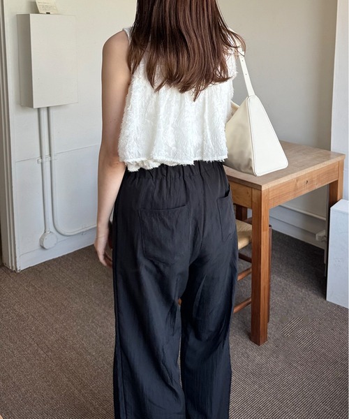 LE MORE(リモア)の「ナイロンタックワイドパンツ(その他パンツ・レディース・ブラック/チャコール/アイボリー・FREE)」の6枚目の写真