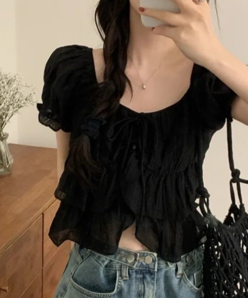 by muni:r（バイ ムニール）の「【新色追加】ラブリーラッフルパフブラウス（シャツ/ブラウス・レディース・ブラック/ホワイト/ピンク・FREE）」の2枚目の写真