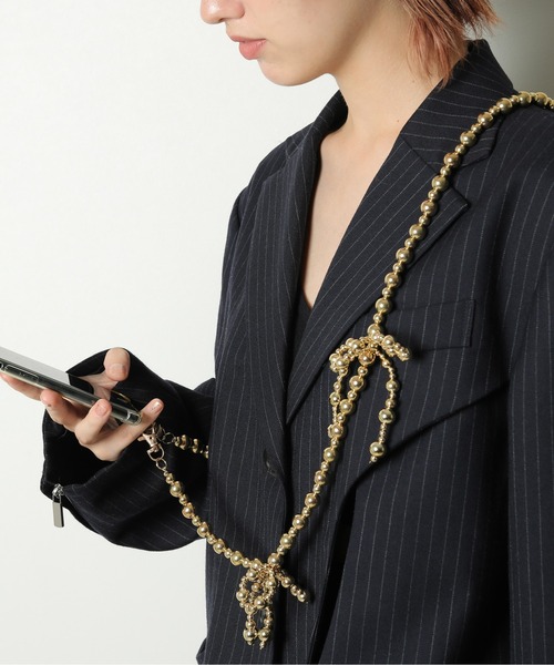 emesuelee（エメスーリー）の「メタリックリボンスマホショルダー（スマホグッズ・レディース・ゴールド/シルバー・フリー）」の2枚目の写真