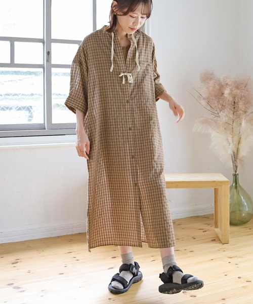 Crisp（クリスプ）の「ショートスリーブサージカルシャツワンピース（ワンピース・レディース・ベージュ/ネイビー/ブラウン・FREE）」の4枚目の写真