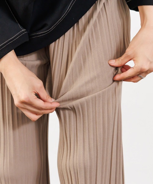 mili an deni（ミリアンデニ）の「セミワイドプリーツパンツ（その他パンツ・レディース・ブラウン/グリーン/ブラック/チャコールグレー/アッシュグレー・M）」の21枚目の写真