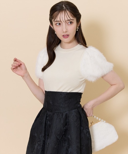 SWINGLE（スウィングル）の「パールフェザースリーブニットプルオーバー（ニット/セーター・レディース・ボルドー/アイボリー/ブラック・FREE）」の7枚目の写真