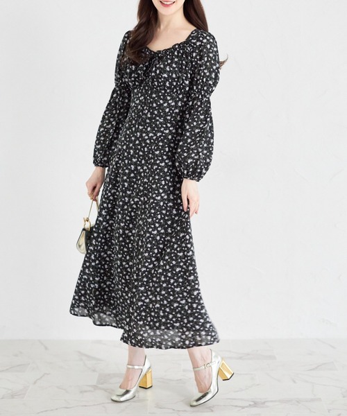 tocco closet(トッコ クローゼット)の「リボン付きギャザーフラワープリントワンピース(ワンピース・レディース・ブラック/ブラウン・M)」の5枚目の写真