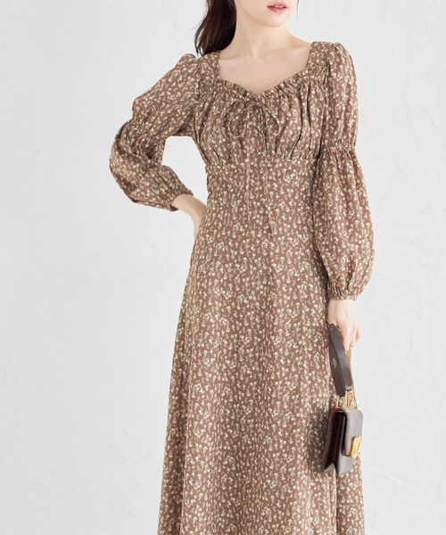 tocco closet(トッコ クローゼット)の「リボン付きギャザーフラワープリントワンピース(ワンピース・レディース・ブラック/ブラウン・M)」の12枚目の写真