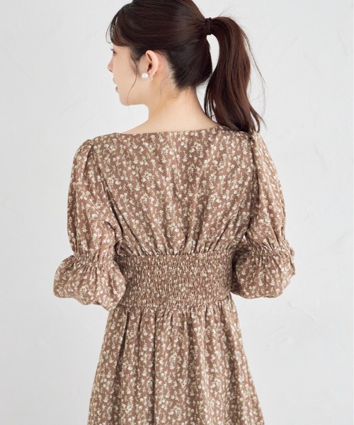 tocco closet(トッコ クローゼット)の「リボン付きギャザーフラワープリントワンピース(ワンピース・レディース・ブラック/ブラウン・M)」の15枚目の写真