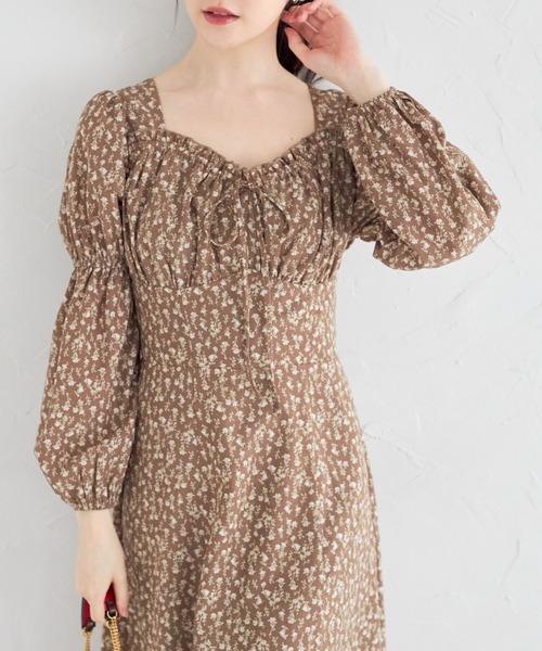 tocco closet(トッコ クローゼット)の「リボン付きギャザーフラワープリントワンピース(ワンピース・レディース・ブラック/ブラウン・M)」の16枚目の写真