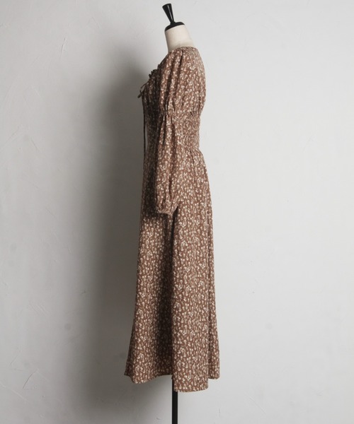 tocco closet(トッコ クローゼット)の「リボン付きギャザーフラワープリントワンピース(ワンピース・レディース・ブラック/ブラウン・M)」の20枚目の写真