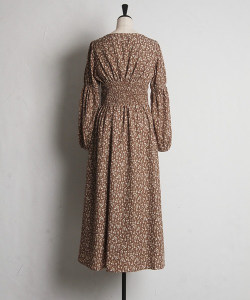 tocco closet(トッコ クローゼット)の「リボン付きギャザーフラワープリントワンピース(ワンピース・レディース・ブラック/ブラウン・M)」の21枚目の写真