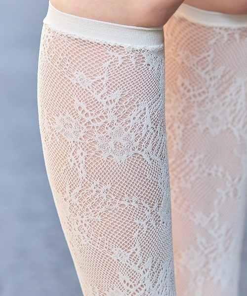 tutuanna（チュチュアンナ）の「花柄レースハイソックス40cm丈（ソックス/靴下・レディース・ホワイト/ライトグレー/ブラック/ベビーピンク・FREE）」の7枚目の写真