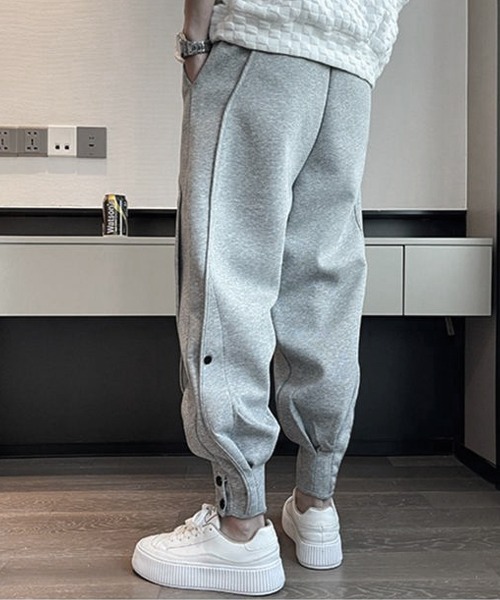 洗練スタイリッシュシルエット。スナップボタン スウェットジョガー