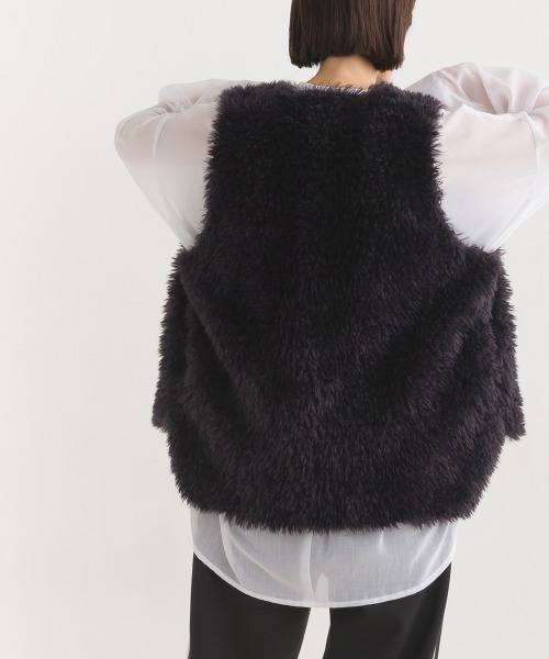 OMNES（オムネス）の「プードルファーリバーシブルベスト（ベスト・レディース・モカ/ベージュ/チャコールグレー・FREE）」の8枚目の写真