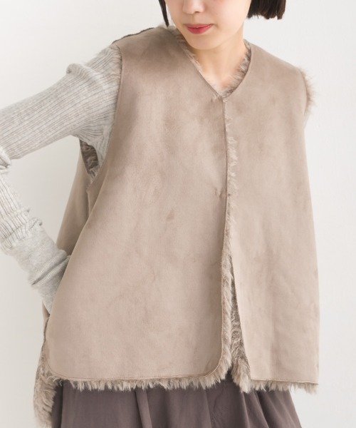 OMNES（オムネス）の「プードルファーリバーシブルベスト（ベスト・レディース・モカ/ベージュ/チャコールグレー・FREE）」の12枚目の写真