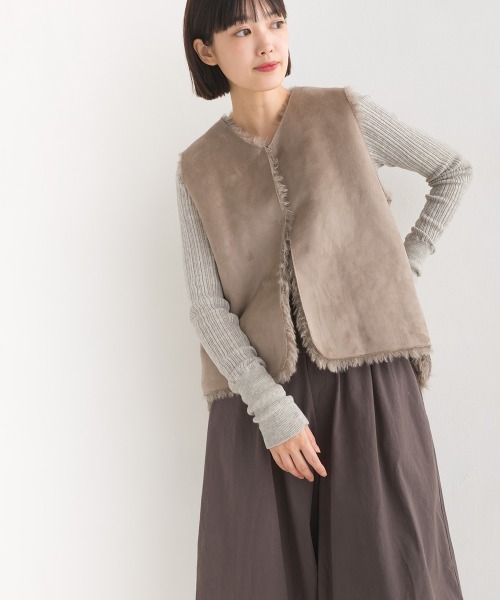 OMNES（オムネス）の「プードルファーリバーシブルベスト（ベスト・レディース・モカ/ベージュ/チャコールグレー・FREE）」の13枚目の写真