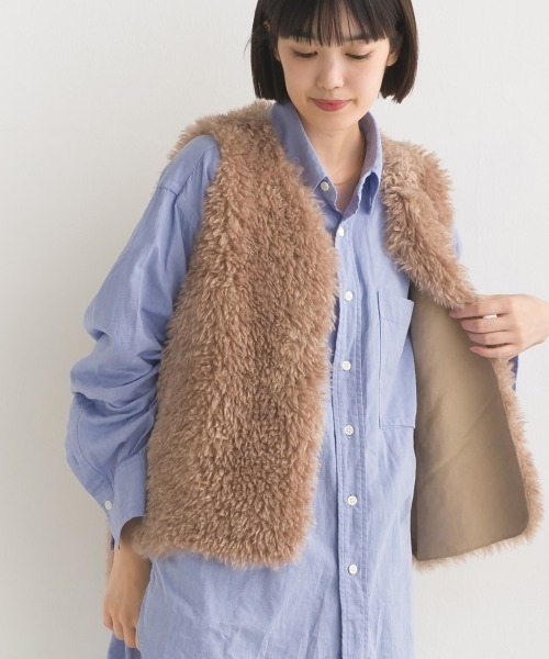 OMNES（オムネス）の「プードルファーリバーシブルベスト（ベスト・レディース・モカ/ベージュ/チャコールグレー・FREE）」の4枚目の写真