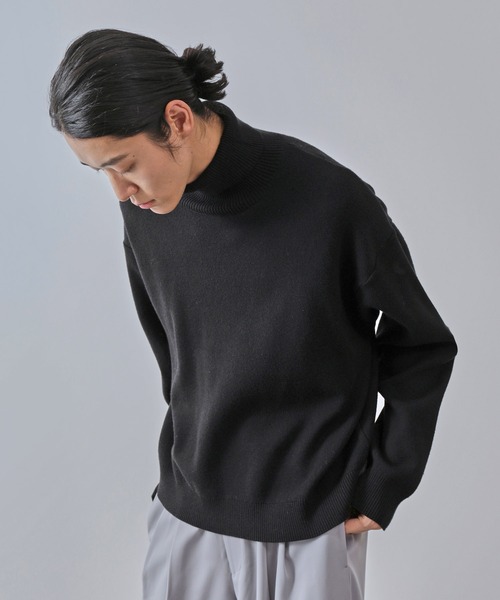 JUNRED（ジュンレッド）の「Fluffyショートタートルニット（ニット/セーター・メンズ・ブルー/ブラック/ブラック系その他2/ライトグレー・L/M/S）」の2枚目の写真