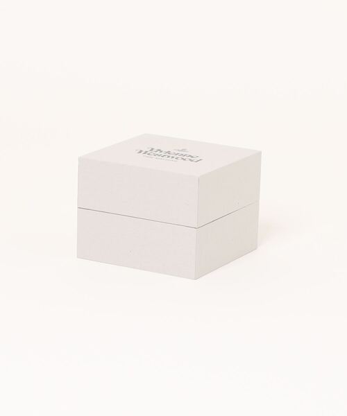 Vivienne Westwood（ヴィヴィアンウエストウッド）の「「Vivienne Westwood/ヴィヴィアン・ウエストウッド」オーブ パステル レディース クォーツ ウォッチ、シルバー ダイヤル & ピンク レザー ストラップ（アナログ腕時計・レディース・ベビーピンク・32mm）」の7枚目の写真