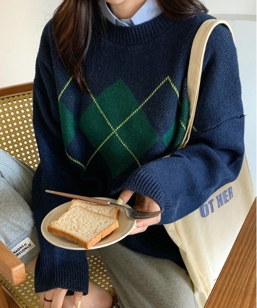 &soiree(アンドソワレ)の「【&soiree】アーガイル柄クルーネックニットセーター(ニット/セーター・レディース・ネイビー/ブラック・FREE)」の2枚目の写真
