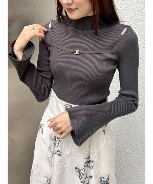 MERCURYDUO(マーキュリーデュオ)の「ショルダースリットナローストラップニット(ニット/セーター・レディース・ブラック/ライトブルー/オフホワイト/チャコールグレー・FREE)」の4枚目の写真