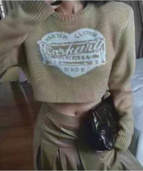 NANEA(ナネア)の「ハートモチーフフロントロゴクロップドニット(ニット/セーター・レディース・アイボリー/ブラック/グレー/レッド・フリー)」の1枚目の写真