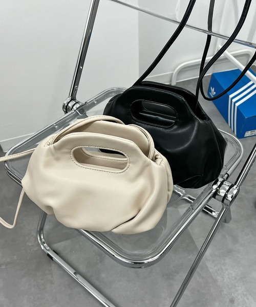 Chiina（チーナ）の「Chiina/2way ショルダーハンドバッグ（ショルダーバッグ・レディース・カーキ/ブラック/ライトベージュ/レッド・FREE）」の3枚目の写真