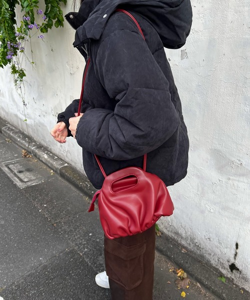 Chiina（チーナ）の「Chiina/2way ショルダーハンドバッグ（ショルダーバッグ・レディース・カーキ/ブラック/ライトベージュ/レッド・FREE）」の16枚目の写真