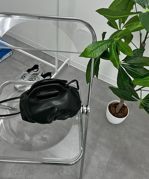 Chiina（チーナ）の「Chiina/2way ショルダーハンドバッグ（ショルダーバッグ・レディース・カーキ/ブラック/ライトベージュ/レッド・FREE）」の7枚目の写真