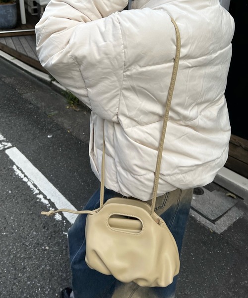 Chiina（チーナ）の「Chiina/2way ショルダーハンドバッグ（ショルダーバッグ・レディース・カーキ/ブラック/ライトベージュ/レッド・FREE）」の8枚目の写真