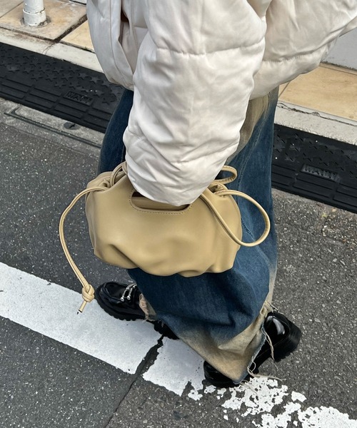 Chiina（チーナ）の「Chiina/2way ショルダーハンドバッグ（ショルダーバッグ・レディース・カーキ/ブラック/ライトベージュ/レッド・FREE）」の9枚目の写真