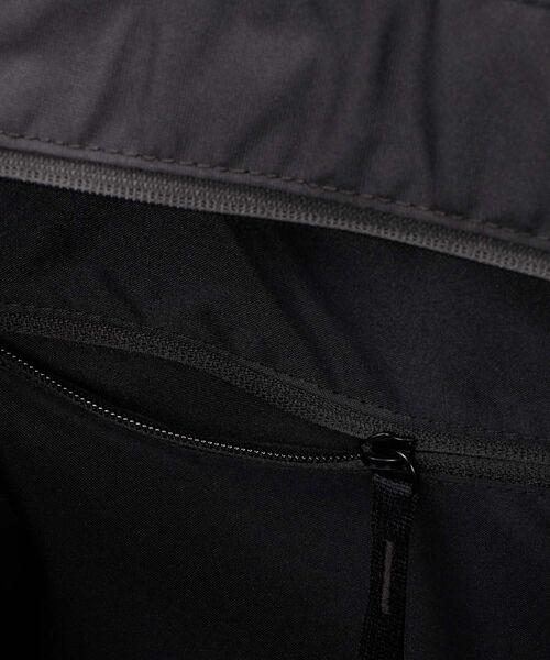 NIKE(ナイキ)の「ナイキ ジム トート (28L) / Nike Gym Tote(28L) DR7217-010 Black(トートバッグ・レディース・ブラック・ONE SIZE)」の7枚目の写真