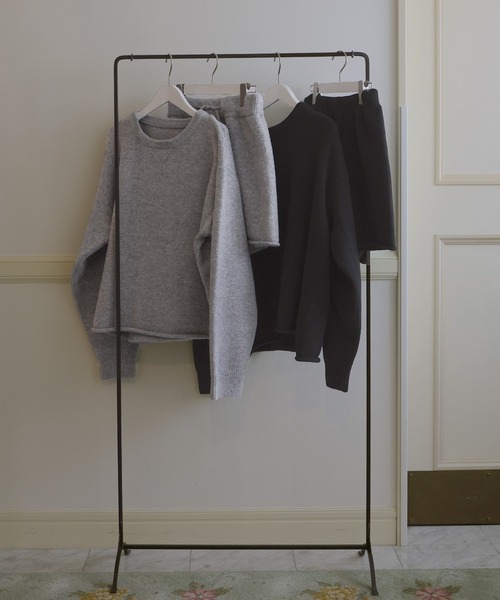 オーバーサイズクルーネックニットトップス＆ニットショートパンツ